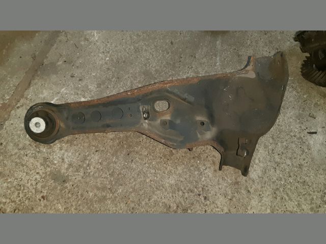 bontott MITSUBISHI CARISMA Bal hátsó Hosszlengőkar