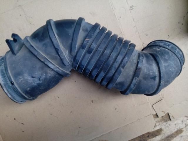 bontott MITSUBISHI CARISMA Légbeömlő Cső