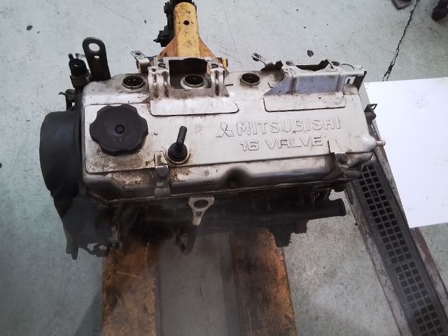 bontott MITSUBISHI CARISMA Motor (Fűzött blokk hengerfejjel)