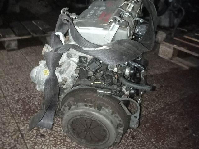 bontott MITSUBISHI CARISMA Motor (Fűzött blokk hengerfejjel)