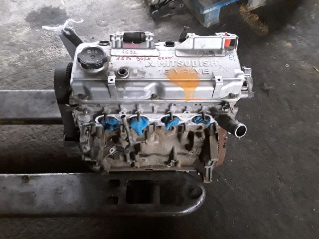 bontott MITSUBISHI CARISMA Motor (Fűzött blokk hengerfejjel)