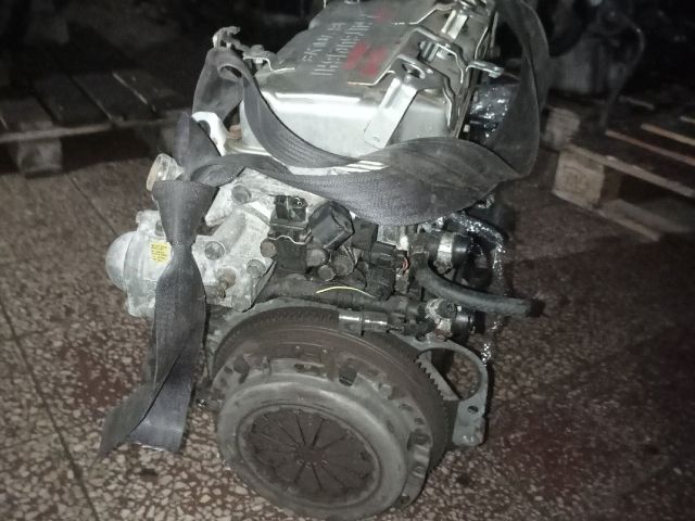 bontott MITSUBISHI CARISMA Motor (Fűzött blokk hengerfejjel)