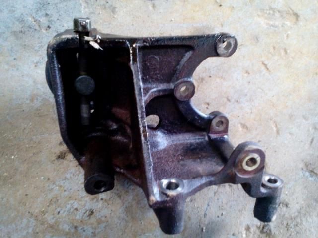 bontott MITSUBISHI CARISMA Szíjfeszítő Görgő