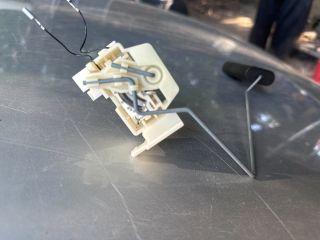 bontott MITSUBISHI CARISMA Üzemanyagszint Jeladó