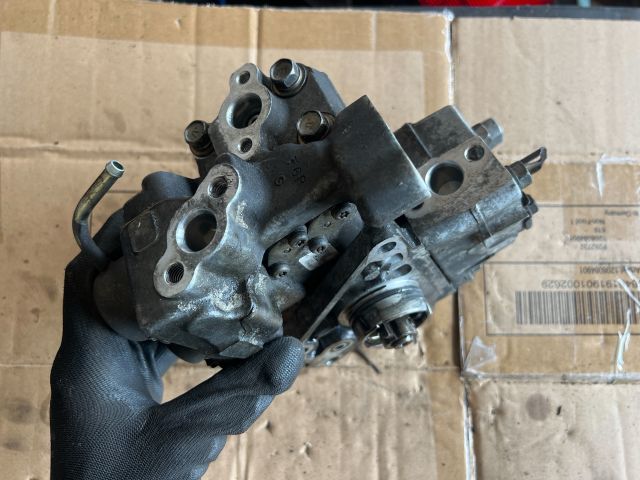 bontott MITSUBISHI CARISMA Nagynyomású Szivattyú