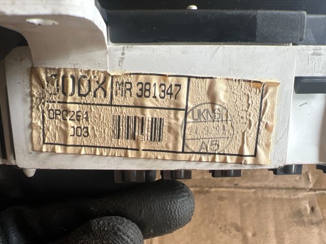 bontott MITSUBISHI CARISMA Kilométeróra