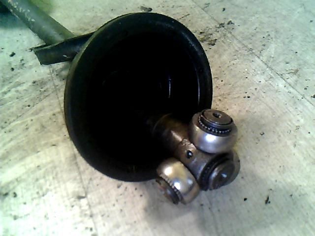 bontott MITSUBISHI CARISMA Bal Féltengely