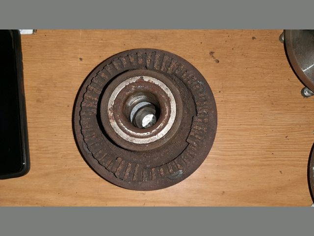 bontott MITSUBISHI CARISMA Jobb hátsó Kerékagy