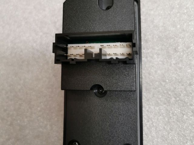 bontott MITSUBISHI CARISMA Ablakemelő Kapcsoló Négyes / Kettes