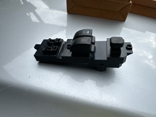 bontott MITSUBISHI CARISMA Ablakemelő Kapcsoló Négyes / Kettes