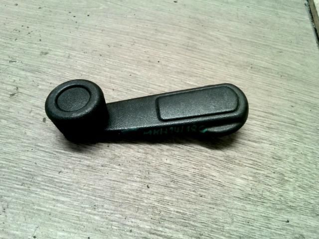 bontott MITSUBISHI CARISMA Ablaktekerő Kar (Pozíciófüggetlen)