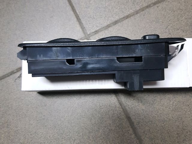 bontott MITSUBISHI CARISMA Bal első Ablakemelő Kapcsoló