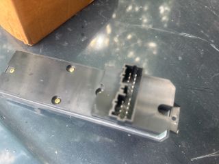 bontott MITSUBISHI CARISMA Bal első Ablakemelő Kapcsoló