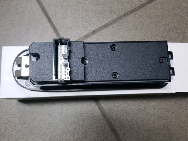 bontott MITSUBISHI CARISMA Bal első Ablakemelő Kapcsoló