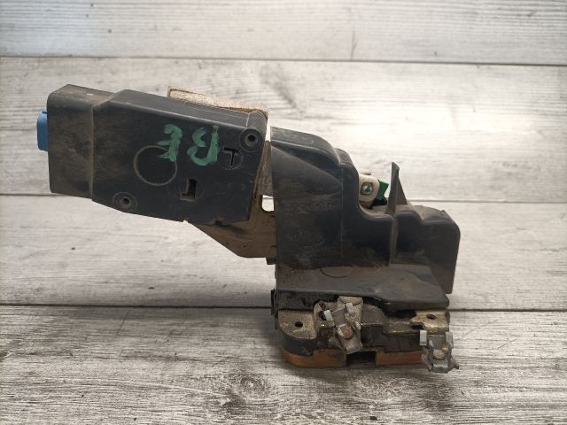 bontott MITSUBISHI CARISMA Bal első Ajtózár