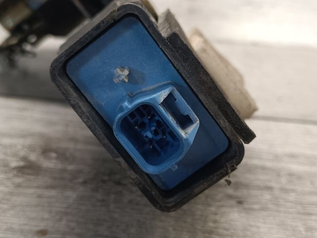 bontott MITSUBISHI CARISMA Bal első Ajtózár