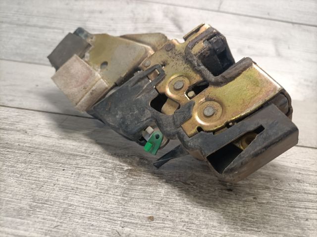 bontott MITSUBISHI CARISMA Bal első Ajtózár