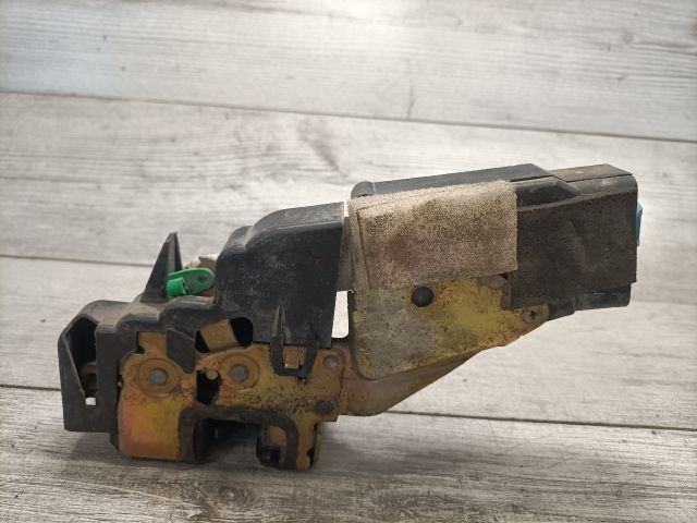 bontott MITSUBISHI CARISMA Bal első Ajtózár