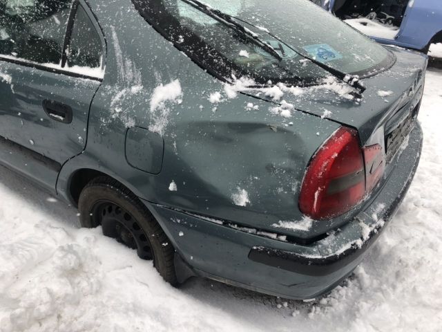 bontott MITSUBISHI CARISMA Bal első Dobbetét (Kerékjárati, Műanyag)