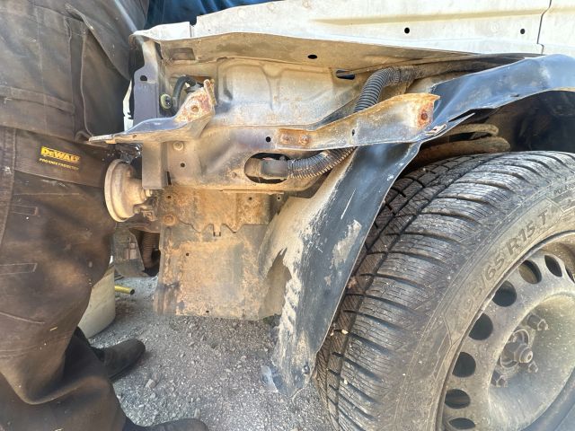 bontott MITSUBISHI CARISMA Bal első Hossznyúlvány