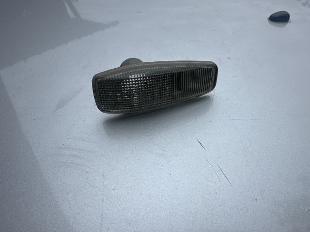 bontott MITSUBISHI CARISMA Bal első Sárvédő Irányjelző