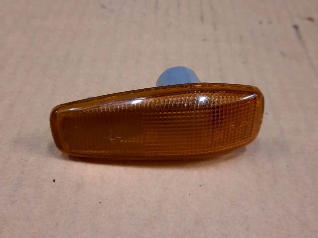 bontott MITSUBISHI CARISMA Bal első Sárvédő Irányjelző