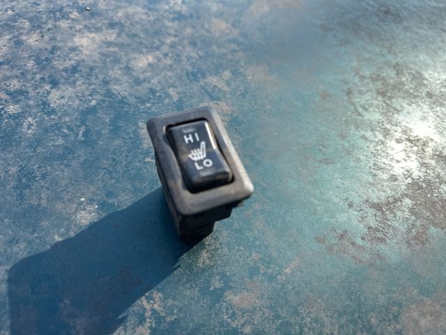 bontott MITSUBISHI CARISMA Bal első Ülésfűtés Kapcsoló