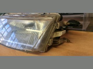 bontott MITSUBISHI CARISMA Bal Fényszóró