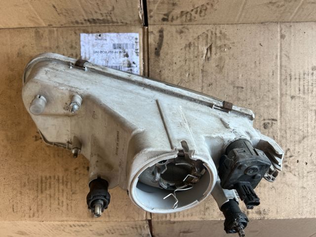 bontott MITSUBISHI CARISMA Bal Fényszóró