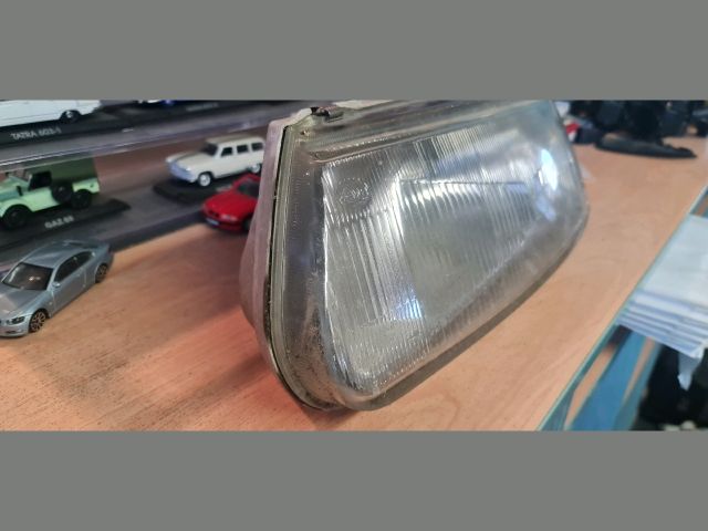 bontott MITSUBISHI CARISMA Bal Fényszóró