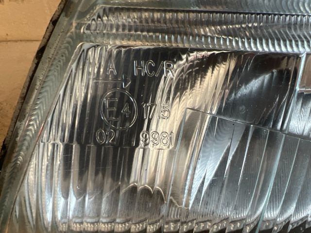 bontott MITSUBISHI CARISMA Bal Fényszóró