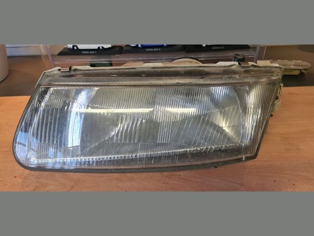 bontott MITSUBISHI CARISMA Bal Fényszóró