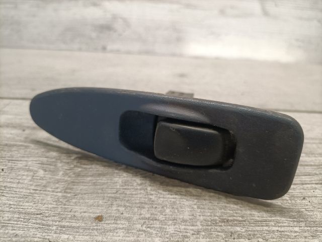 bontott MITSUBISHI CARISMA Bal hátsó Ablakemelő Kapcsoló