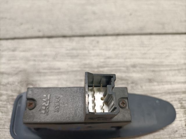 bontott MITSUBISHI CARISMA Bal hátsó Ablakemelő Kapcsoló