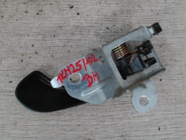 bontott MITSUBISHI CARISMA Bal hátsó Belső Kilincs