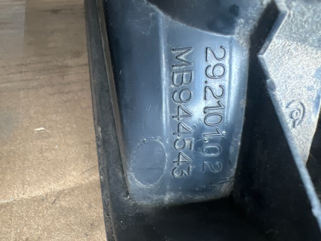 bontott MITSUBISHI CARISMA Bal Hátsó Lámpa