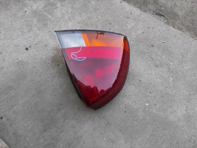 bontott MITSUBISHI CARISMA Bal Hátsó Lámpa