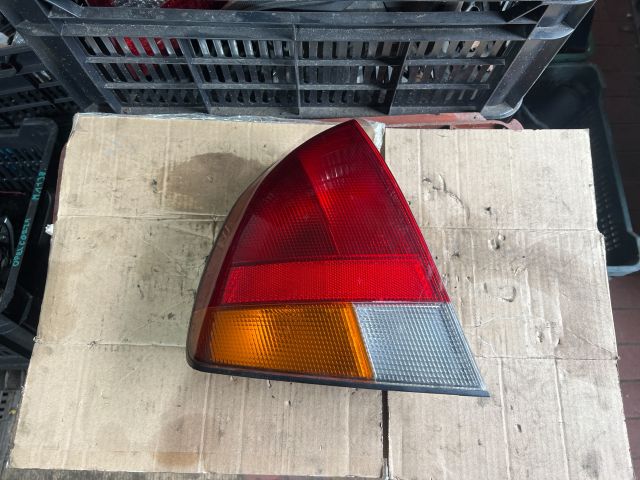 bontott MITSUBISHI CARISMA Bal Hátsó Lámpa