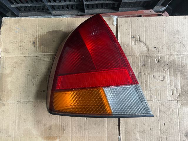 bontott MITSUBISHI CARISMA Bal Hátsó Lámpa