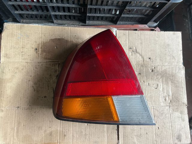 bontott MITSUBISHI CARISMA Bal Hátsó Lámpa