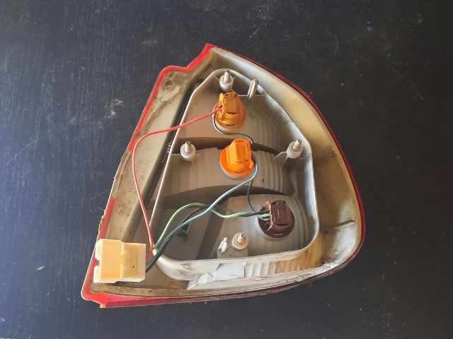 bontott MITSUBISHI CARISMA Bal Külső Hátsó Lámpa