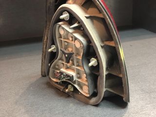 bontott MITSUBISHI CARISMA Bal Külső Hátsó Lámpa