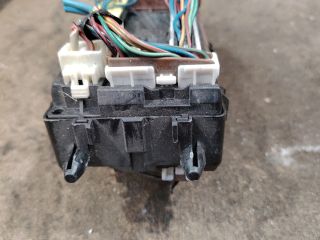 bontott MITSUBISHI CARISMA Biztosítéktábla Utastér