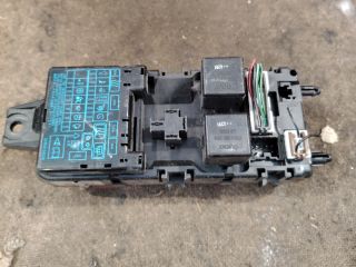 bontott MITSUBISHI CARISMA Biztosítéktábla Utastér