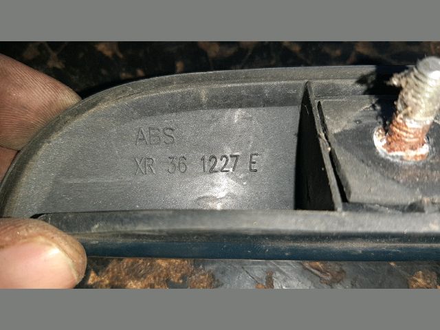 bontott MITSUBISHI CARISMA Csomagtérajtó Díszléc