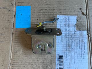 bontott MITSUBISHI CARISMA Csomagtérajtó Zárszerkezet