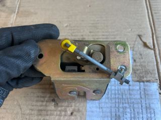 bontott MITSUBISHI CARISMA Csomagtérajtó Zárszerkezet