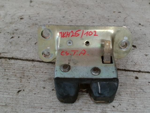 bontott MITSUBISHI CARISMA Csomagtérajtó Zárszerkezet