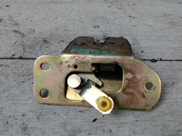 bontott MITSUBISHI CARISMA Csomagtérajtó Zárszerkezet