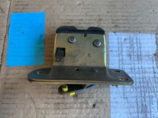 bontott MITSUBISHI CARISMA Csomagtérajtó Zárszerkezet